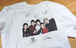 Signerad One Direction t-shirt