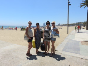 Mysdag på stranden i Barcelona
